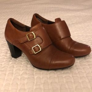 Clark’s Sapphire Athena Buckled Booties Sz 8